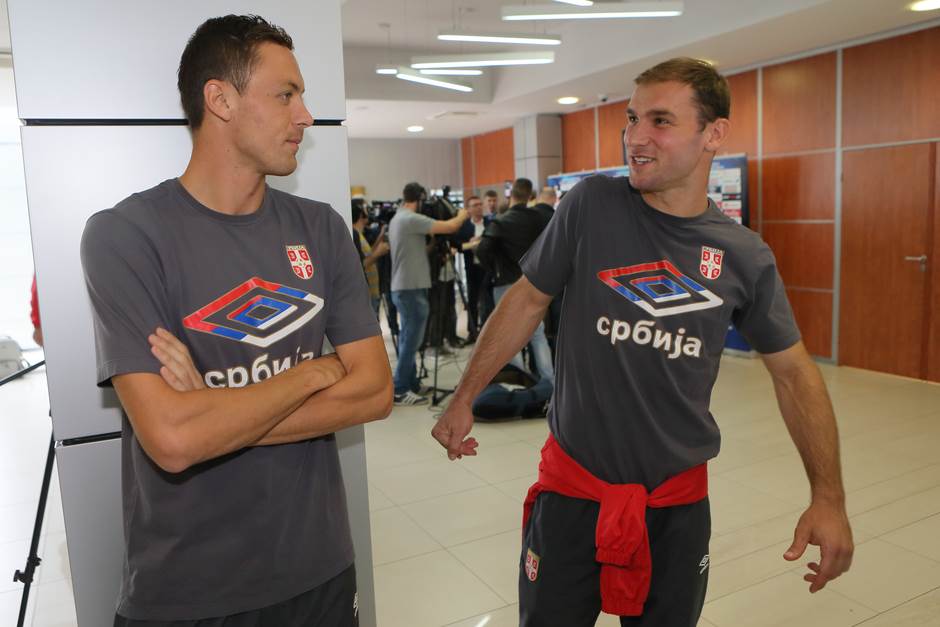 Branislav Ivanović pomagao hrvatskom golmanu Mateju Delaču