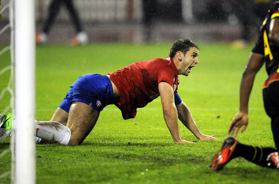 Branislav Ivanović pomagao hrvatskom golmanu Mateju Delaču