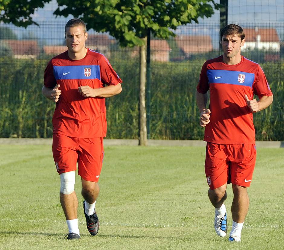 Branislav Ivanović pomagao hrvatskom golmanu Mateju Delaču