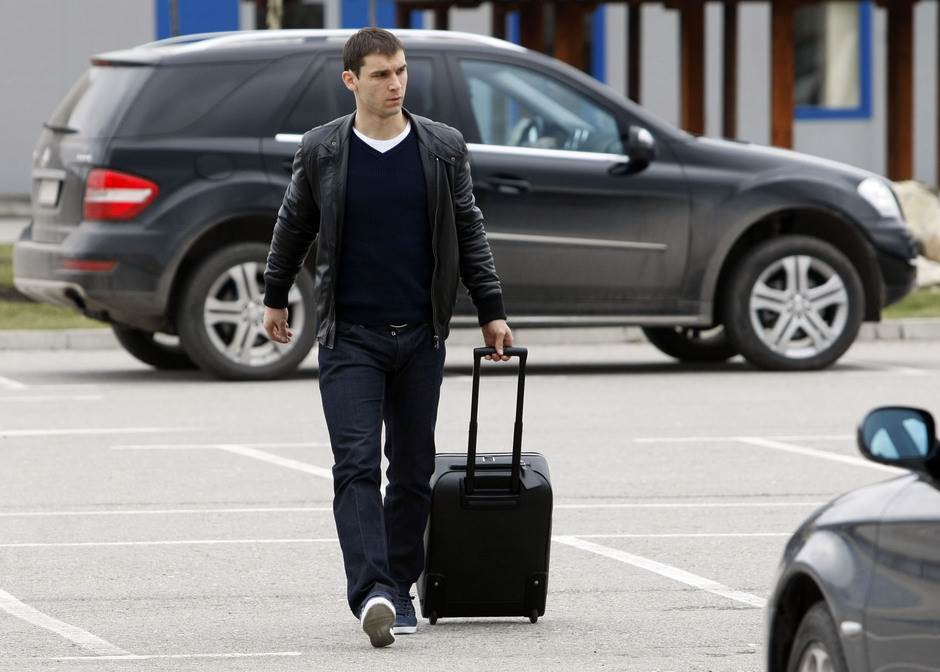 Branislav Ivanović pomagao hrvatskom golmanu Mateju Delaču