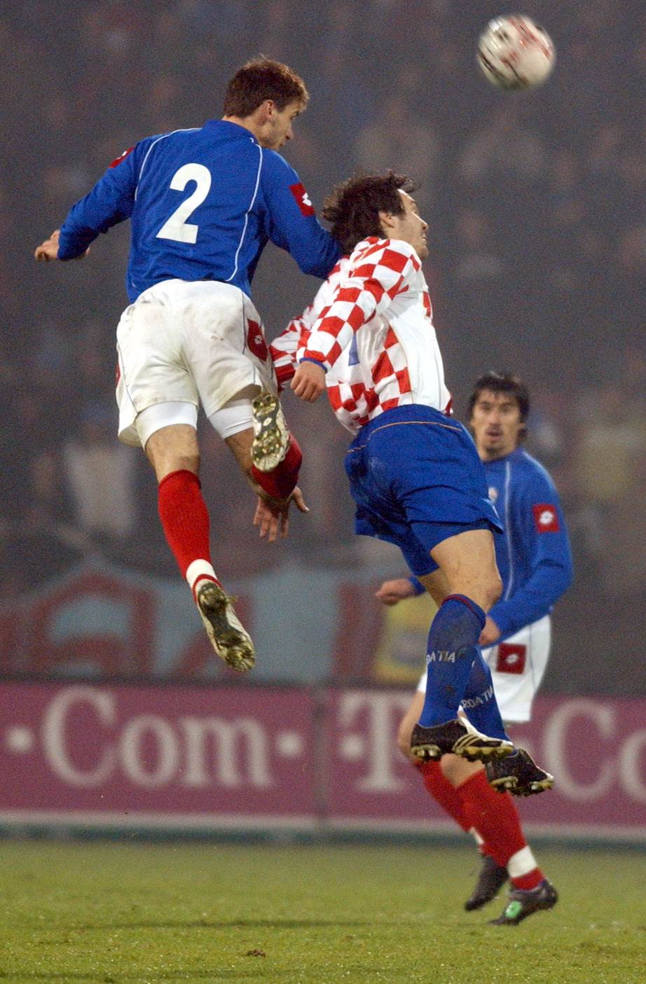 Branislav Ivanović pomagao hrvatskom golmanu Mateju Delaču