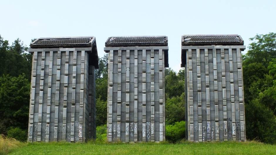 Spomenici bivše Jugoslavije komunistička arhitektura