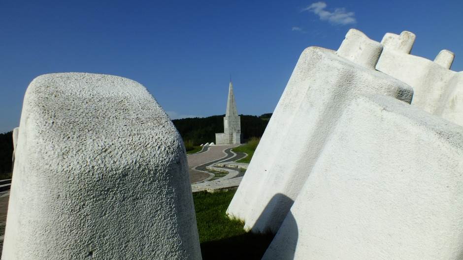 Spomenici bivše Jugoslavije komunistička arhitektura