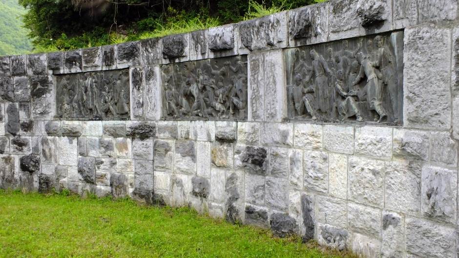 Spomenici bivše Jugoslavije komunistička arhitektura