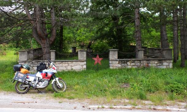 Spomenici bivše Jugoslavije komunistička arhitektura