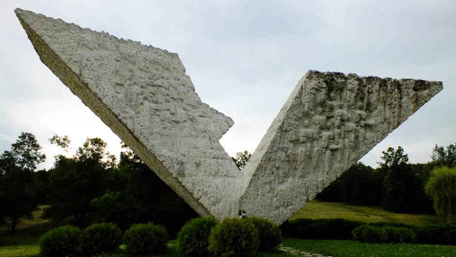 Spomenici bivše Jugoslavije komunistička arhitektura