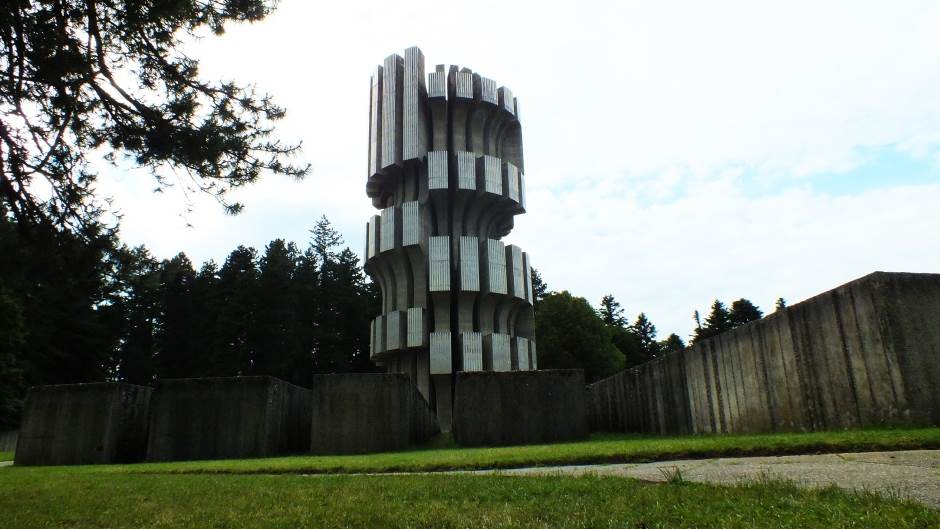 Spomenici bivše Jugoslavije komunistička arhitektura