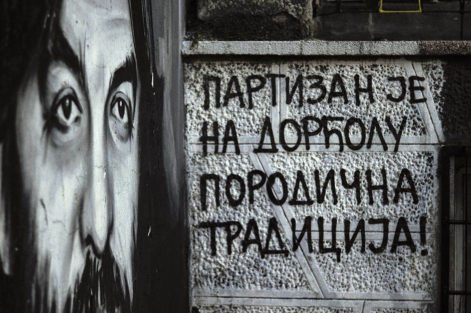 Uništeni murali navijača Partizana na Dorćolu