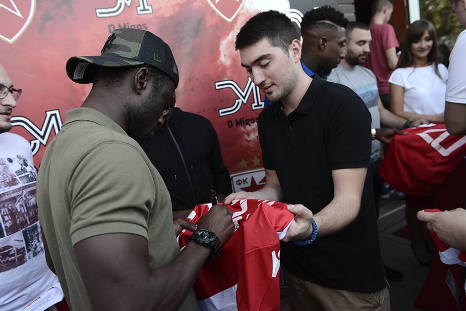 Mičel Donald navijači Crvene zvezde su spremni da umru za klub 