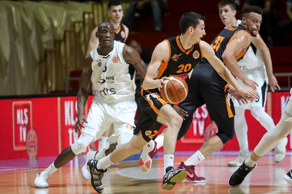 Petar Rakićević koš sa pola terena za pobedu Vojvodine