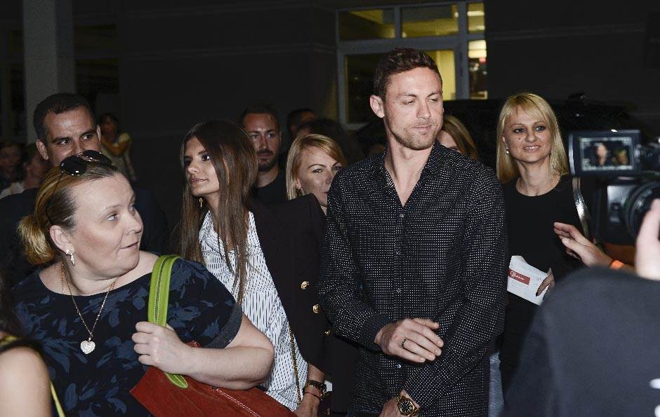 Nemanja Matić plaća račune komšijama u prodavnici i pomaže ljudima