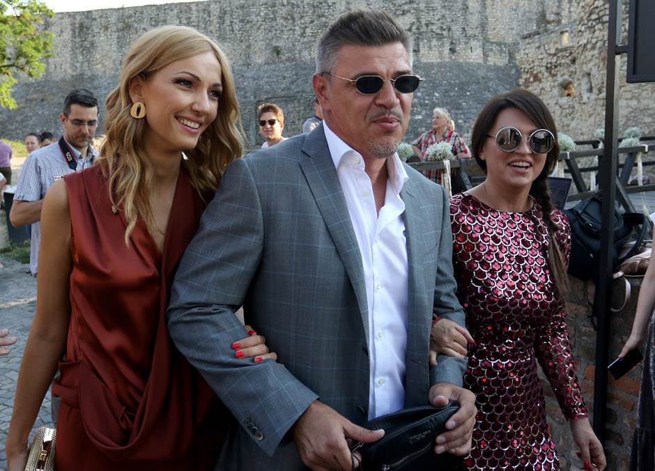 piski cerka anja valente suprug hugo godisnjica braka foto