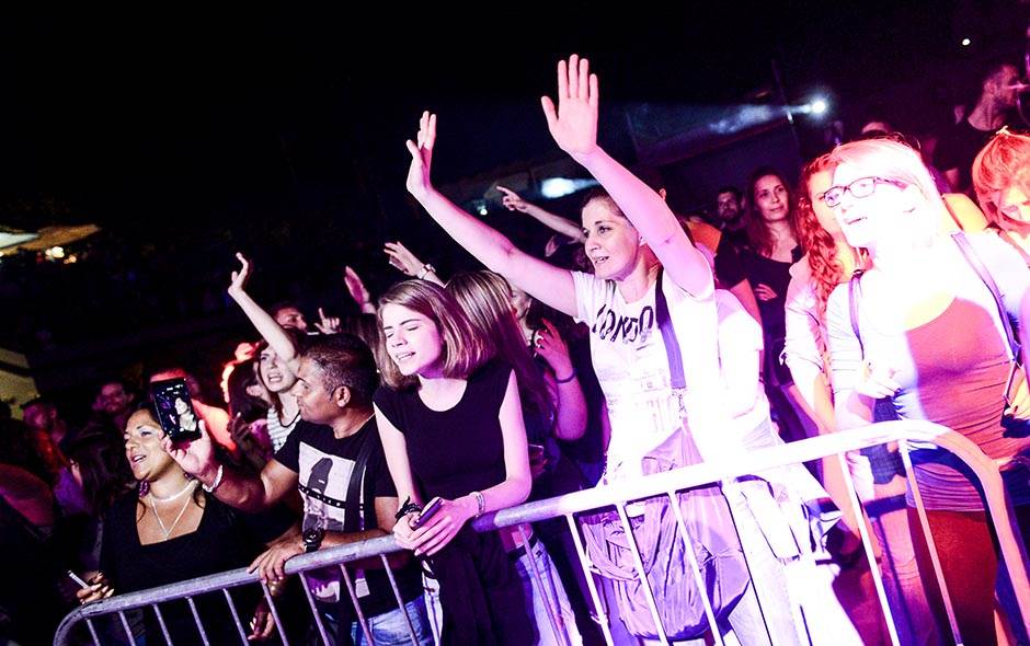 Zbog dojave o bombi prekinut koncert zvezda devedesetih