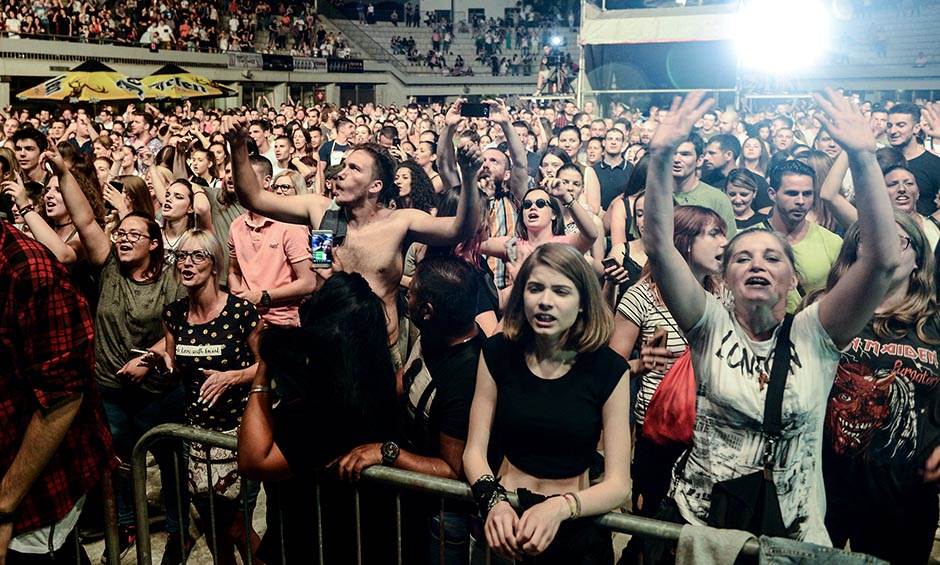 Zbog dojave o bombi prekinut koncert zvezda devedesetih