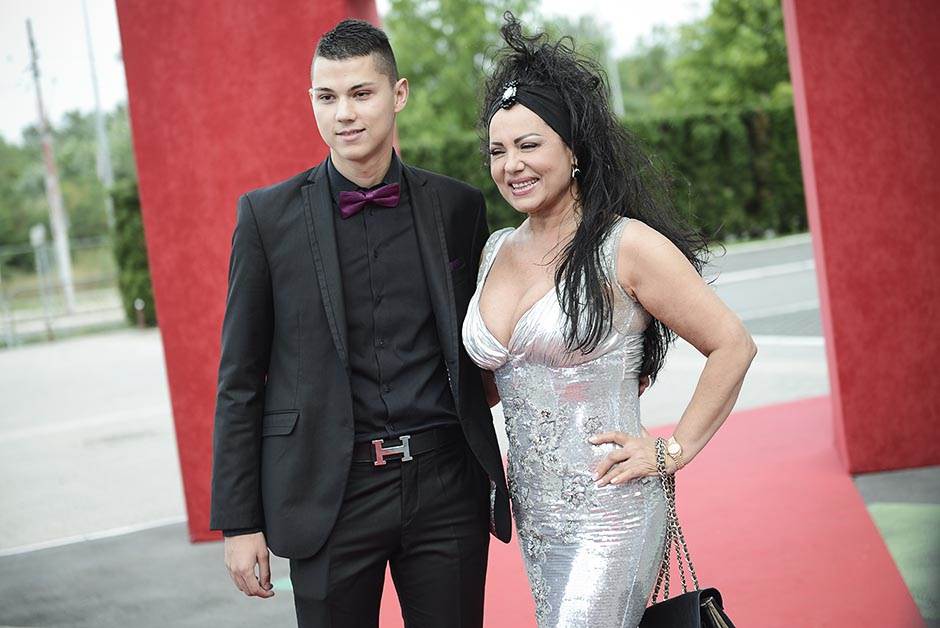 Estrada kuka kako nema para 