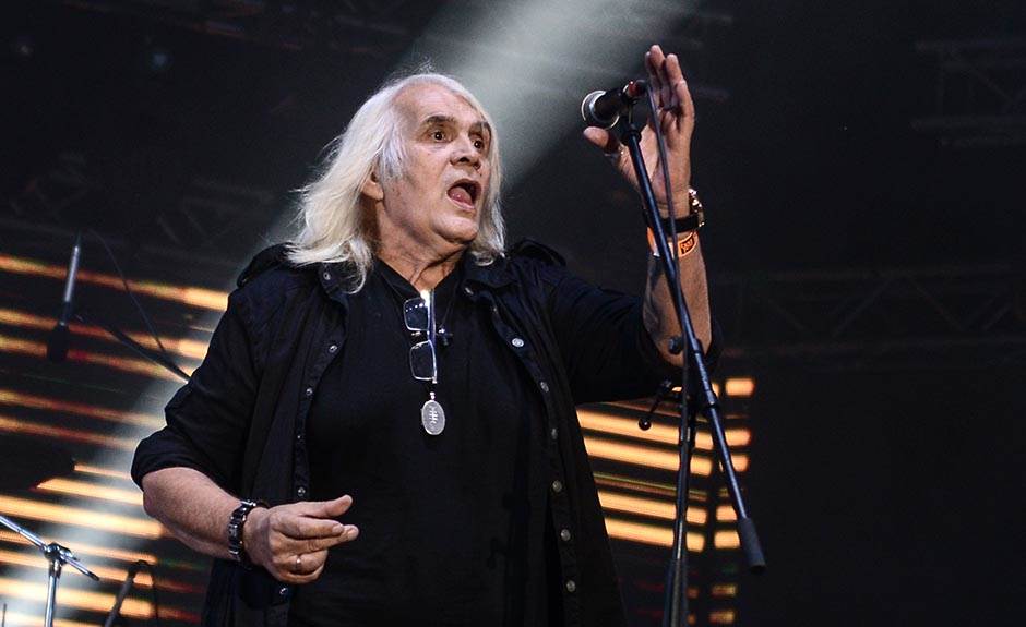 Bori Čorbi cepali majicu na koncertu, obezbeđenje ga ubolo u rame