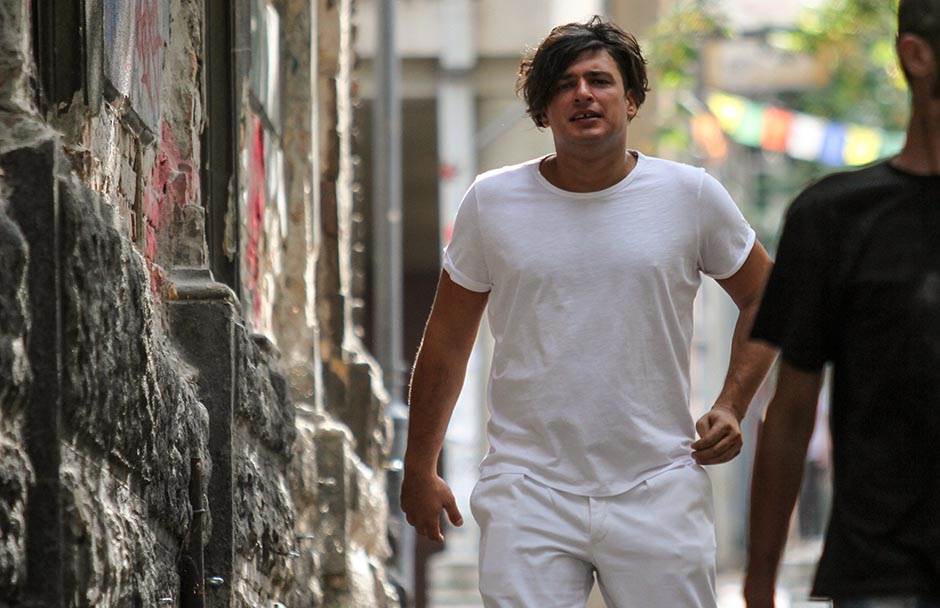 andrija kuzmanovic plata 12.000 dinara u pozoristu živeo s roditeljima 