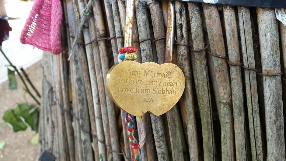 Otac Ejmi Vajnhaus tuži njene drugarice