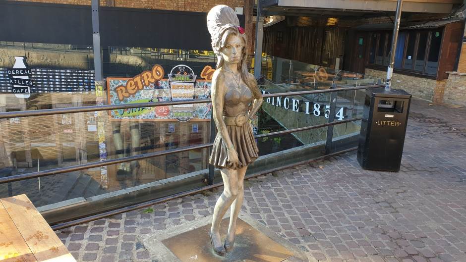 Otac Ejmi Vajnhaus tuži njene drugarice