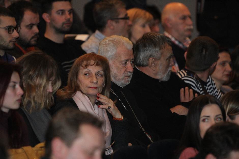 Zašto nisu dozvolili da stoji krst na grobu Nebojše Glogovca