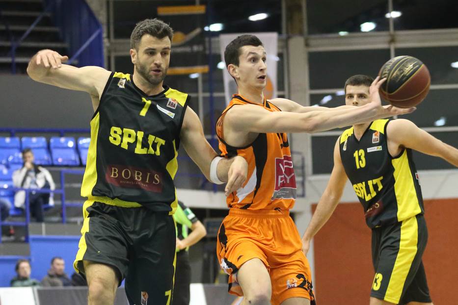 Petar Rakićević koš sa pola terena za pobedu Vojvodine