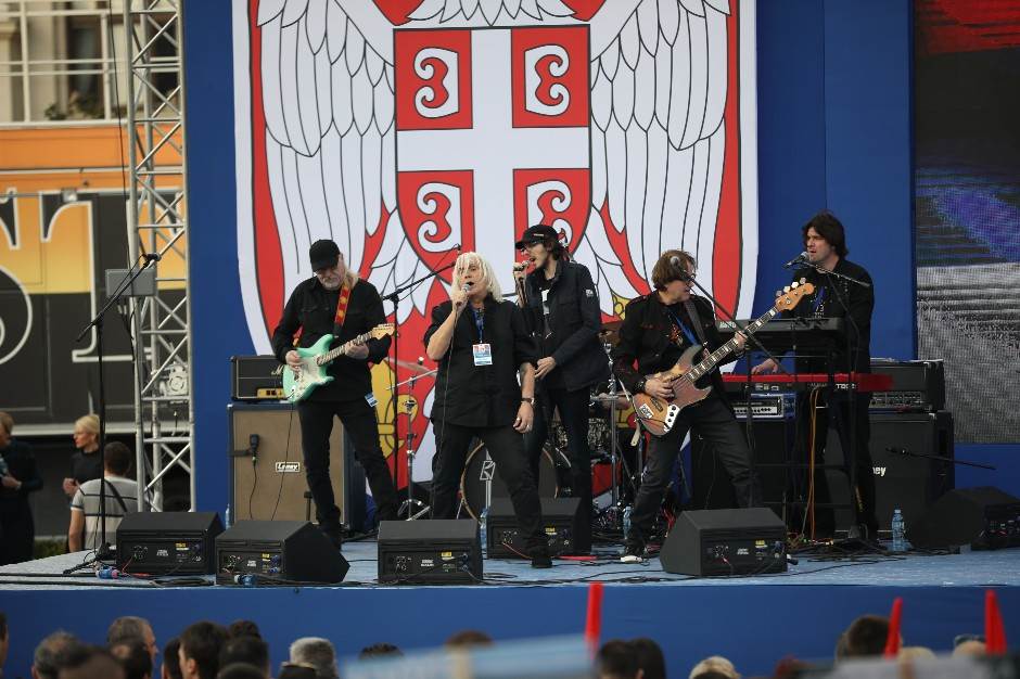 Bori Čorbi cepali majicu na koncertu, obezbeđenje ga ubolo u rame