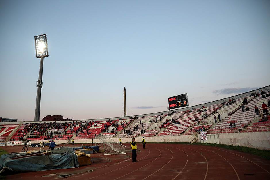 Da li se ruši stadion Čair u Nišu?