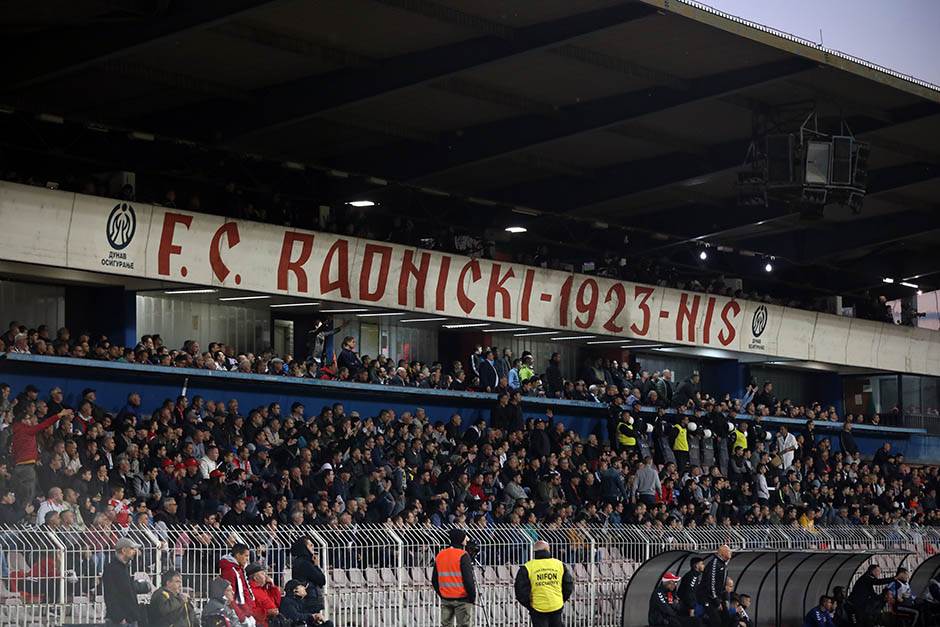 Da li se ruši stadion Čair u Nišu?