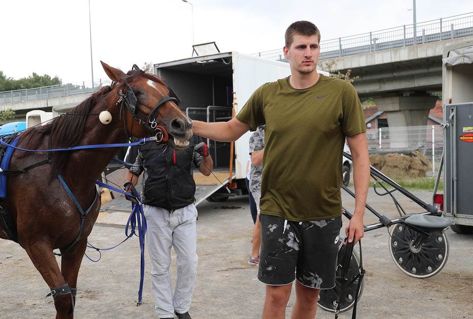 Nikola Jokić odrastao u malom stanu u kojem je živelo njih šestoro