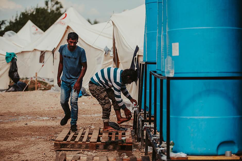 Kamp Vučjak se zatvara, migrante sele u kasarnu kod Sarajeva