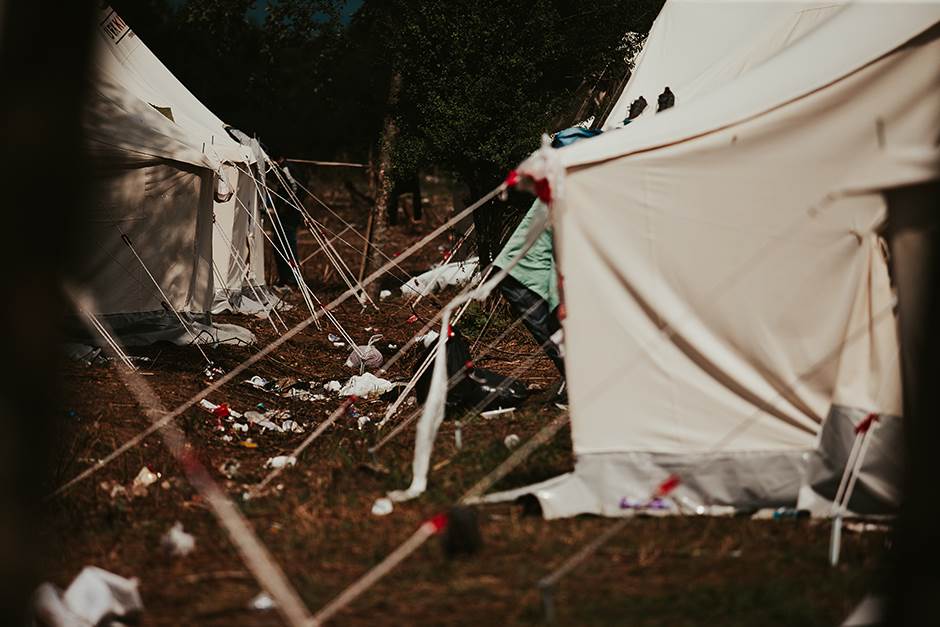 Kamp Vučjak se zatvara, migrante sele u kasarnu kod Sarajeva