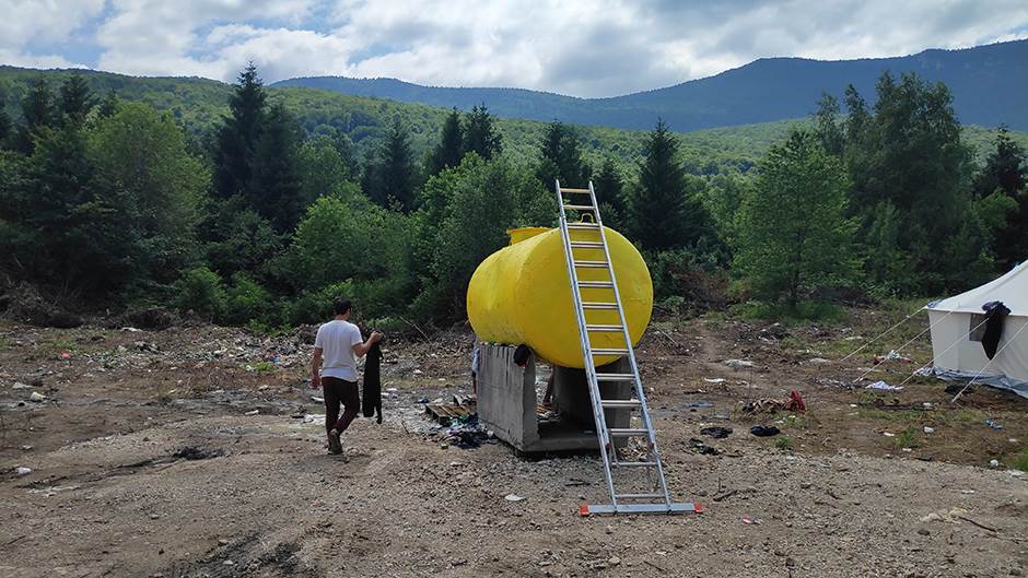 Kamp Vučjak se zatvara, migrante sele u kasarnu kod Sarajeva