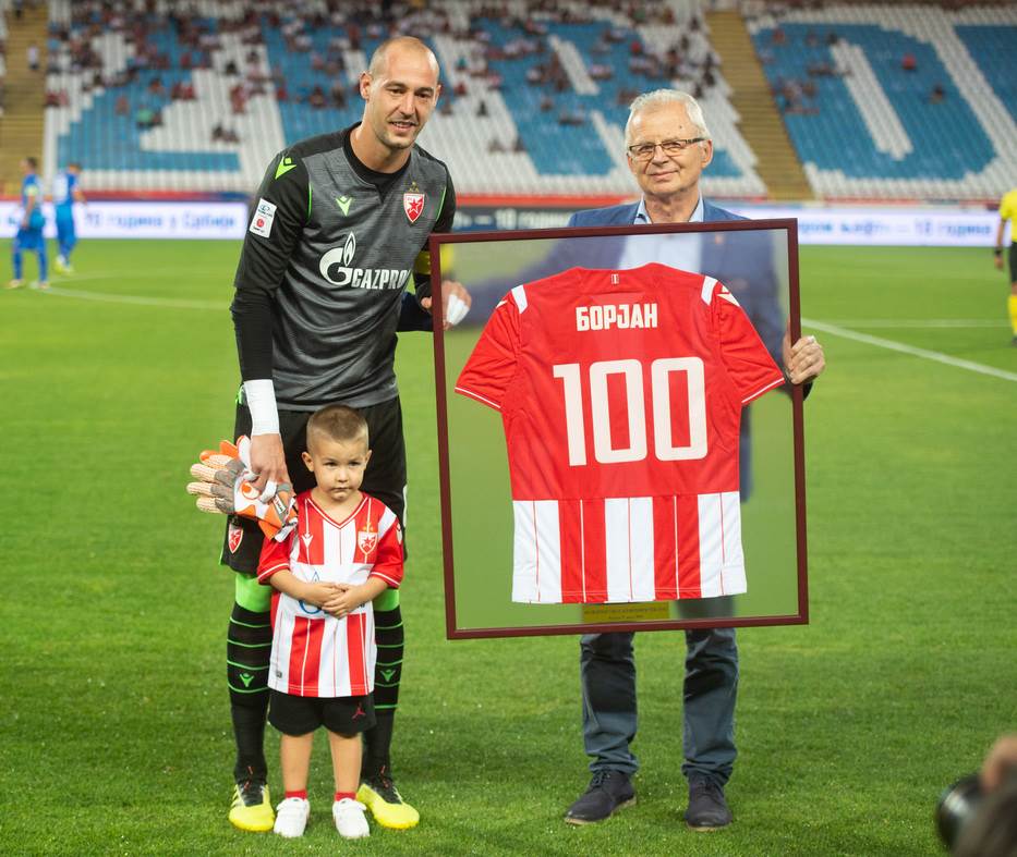 Borjan pre fudbala prodavao na Buvljaku