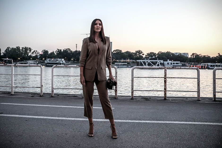 Katarina Grujić i Soraja slike za Noć veštica