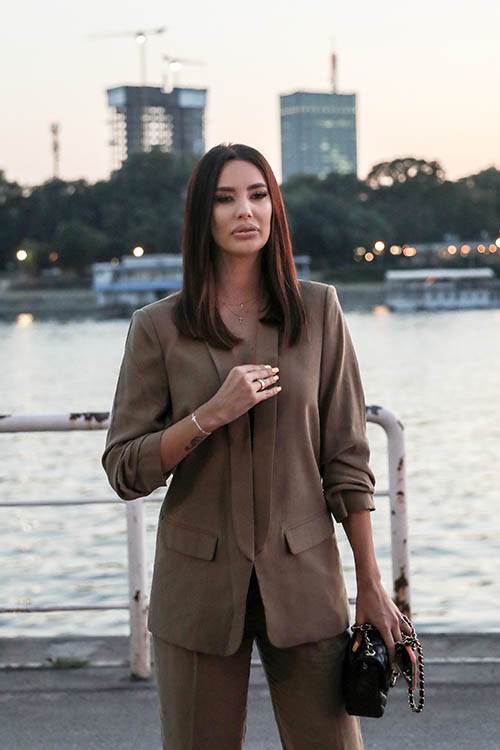 Katarina Grujić i Soraja slike za Noć veštica