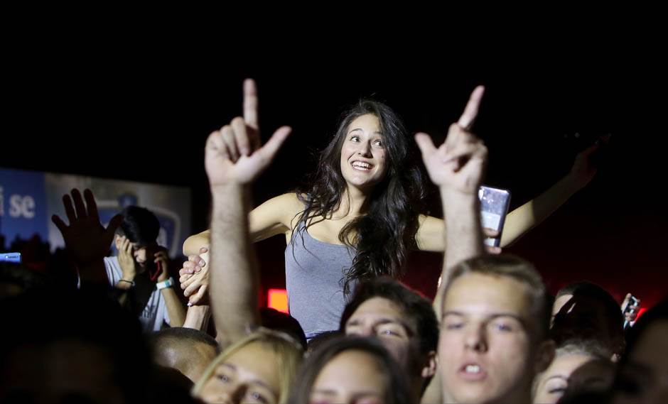 Aca Lukas nova devojka - tukao novu devojku?