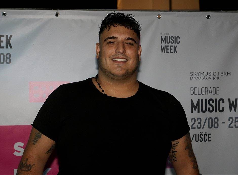 Aca Lukas nova devojka - tukao novu devojku?