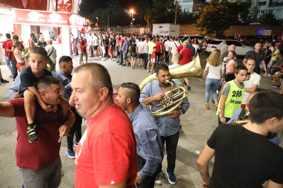 Partizan ima parni valjak ispred stadiona