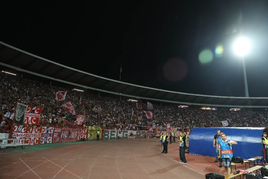 Navijači Jang Bojsa divljali na utakmici protiv Grashopersa