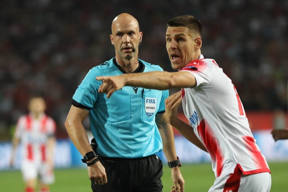 Navijači Jang Bojsa divljali na utakmici protiv Grashopersa