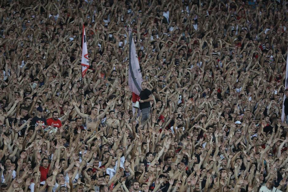 Navijači Jang Bojsa divljali na utakmici protiv Grashopersa