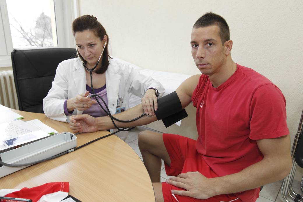 Ko je Nikola Petković, napadač na Nemanju Bjelicu