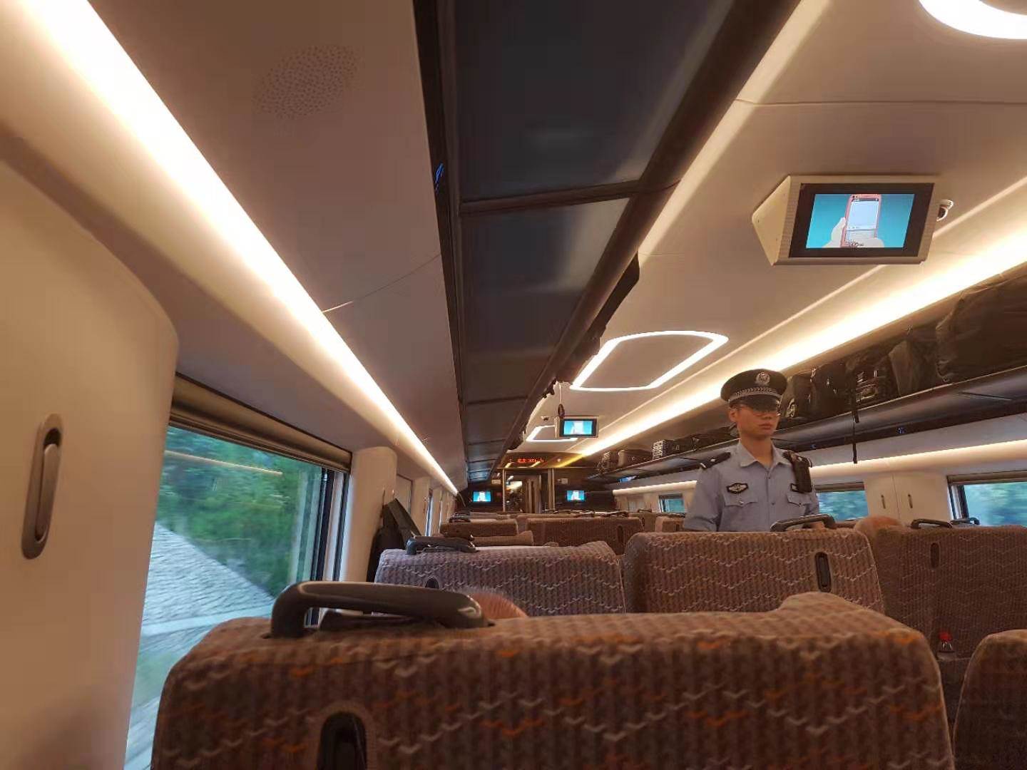 MONDO u Kini: Vožnja vozom brzinom 306 kilometara na čas