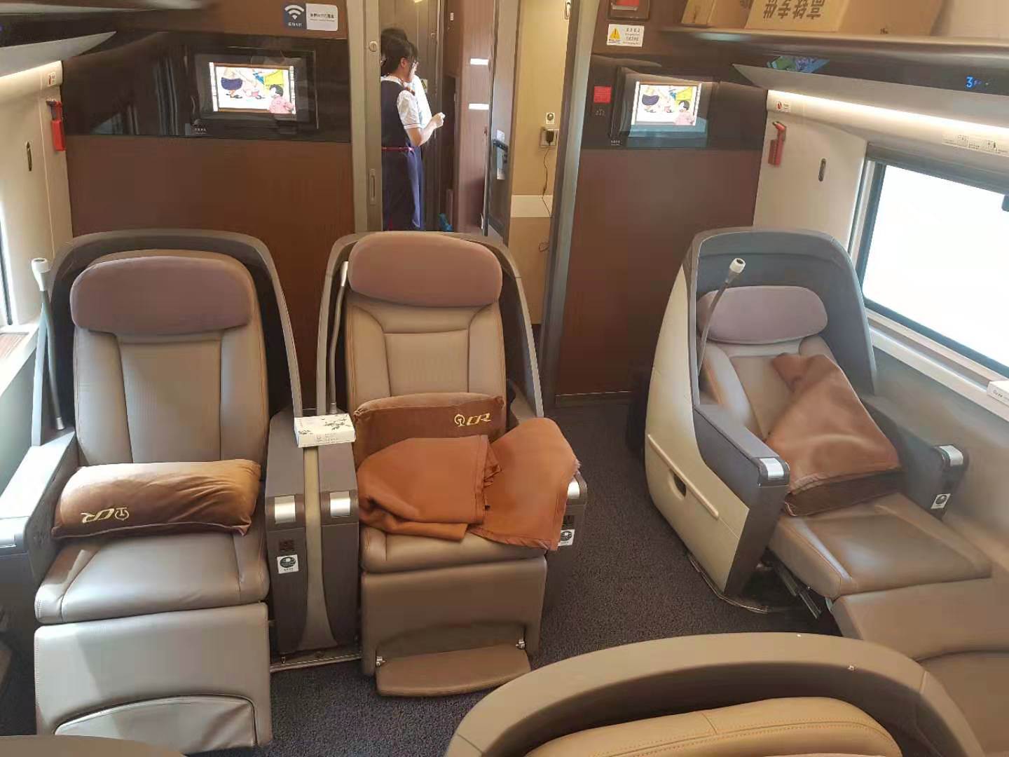 MONDO u Kini: Vožnja vozom brzinom 306 kilometara na čas