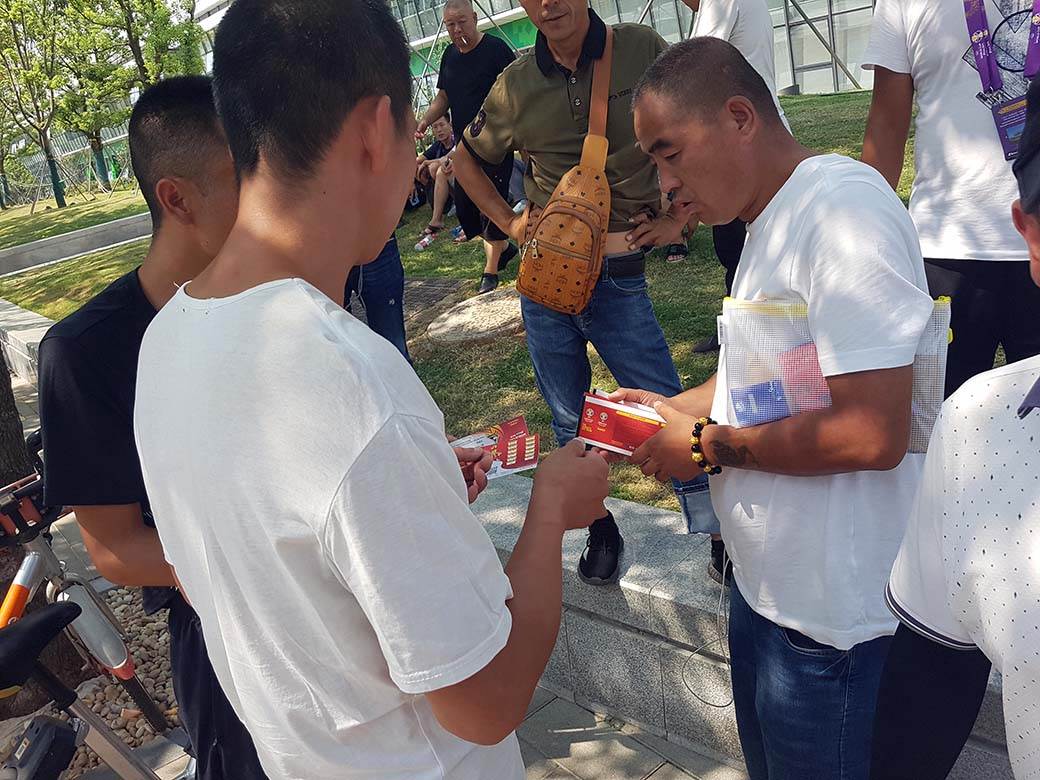 Tapkaroši u Kini, prodaja karata, fotografije