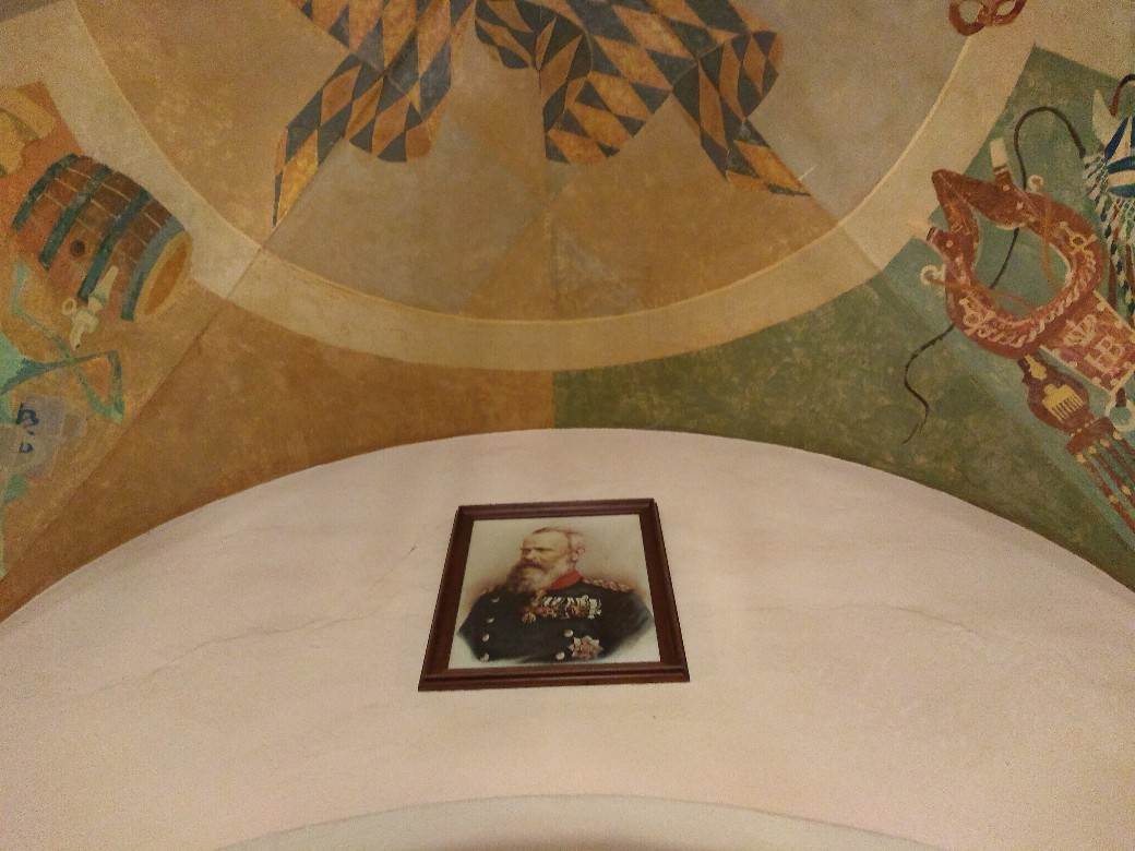 Minhen pivnica Oktoberfest pivo kobasice