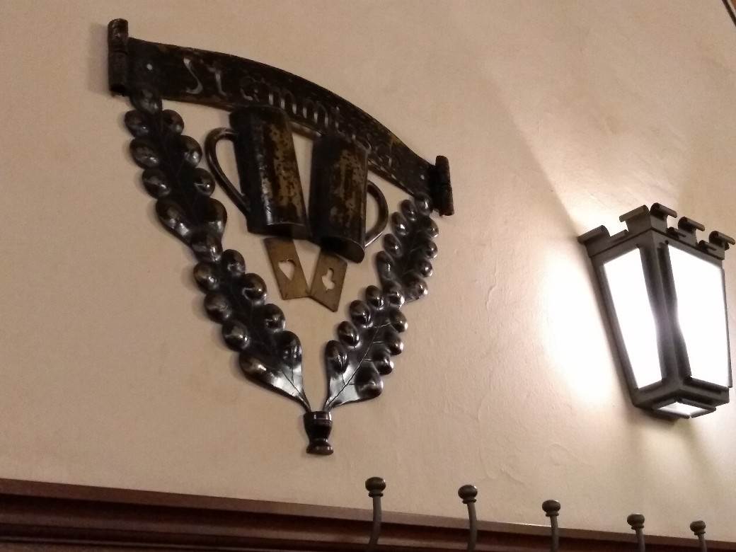 Minhen pivnica Oktoberfest pivo kobasice