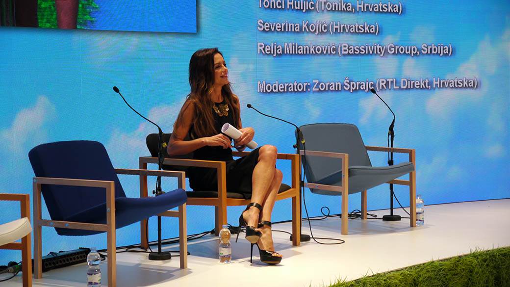 Severina u Rovinju Weekend Media Festival: Pevačica pokazala vitku figuru u uskoj haljini FOTOGRFIJE