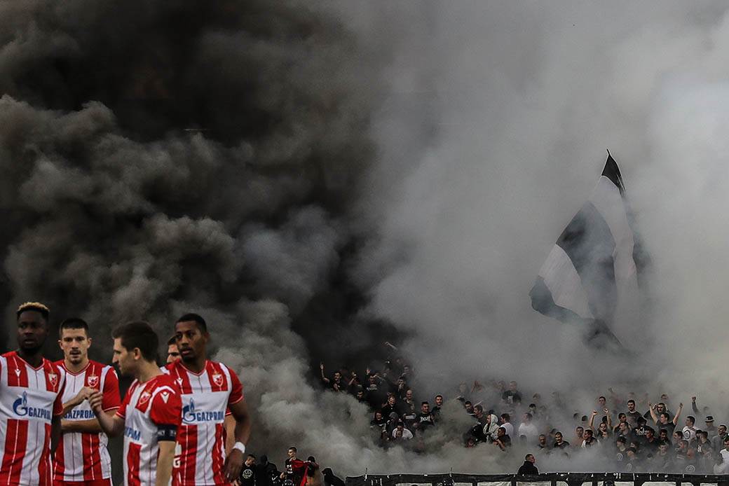 Tuča navijača Partizana i Zvezde pre derbija, na pumpi kod Vrčina, policija uhapsila devet osoba