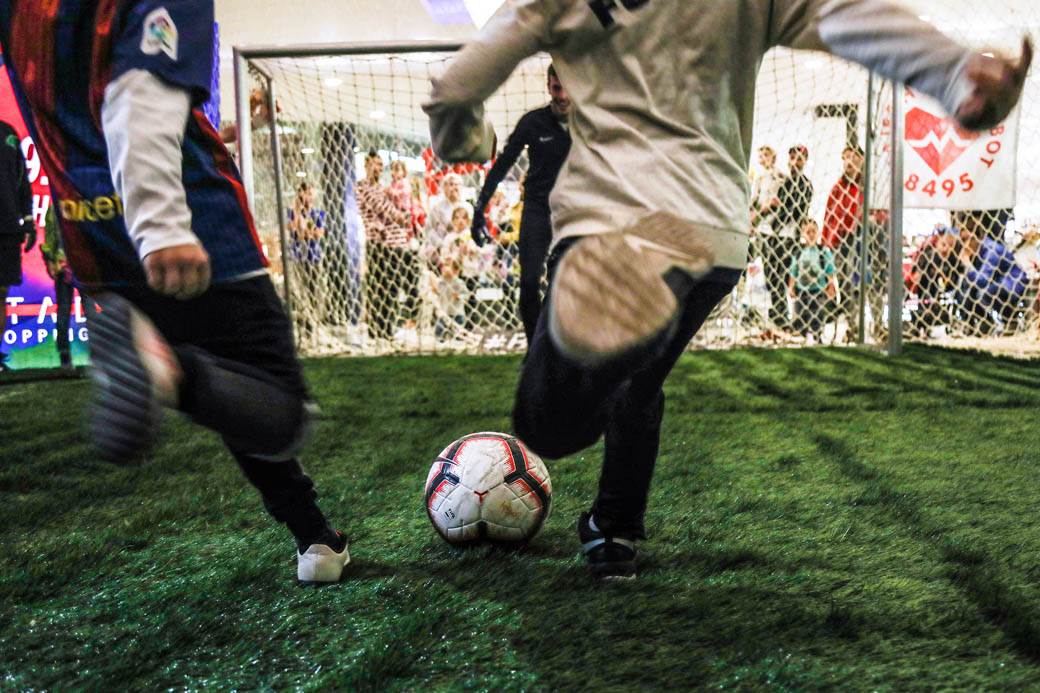 PENAL ZA ŽIVOT: Humanitarno šutiranje penala poznatim golmanima i ličnostima FOTOGRAFIJE